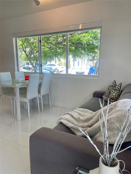 出租: $2,100 (1 贝兹, 1 浴室, 414 平方英尺)