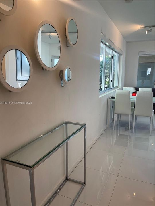 出租: $2,100 (1 贝兹, 1 浴室, 414 平方英尺)