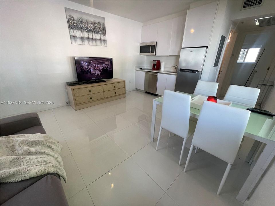 出租: $2,100 (1 贝兹, 1 浴室, 414 平方英尺)