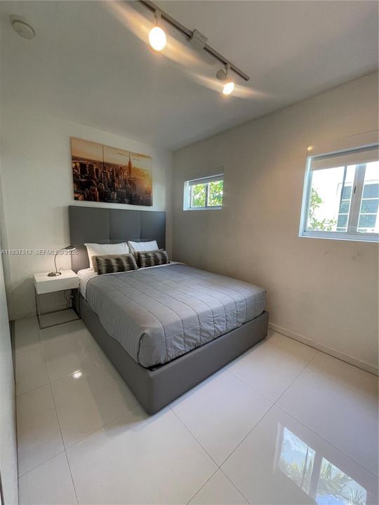 出租: $2,100 (1 贝兹, 1 浴室, 414 平方英尺)