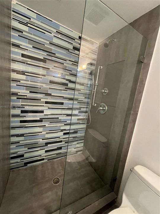 出租: $2,100 (1 贝兹, 1 浴室, 414 平方英尺)