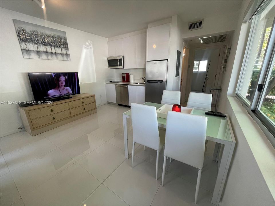 出租: $2,100 (1 贝兹, 1 浴室, 414 平方英尺)