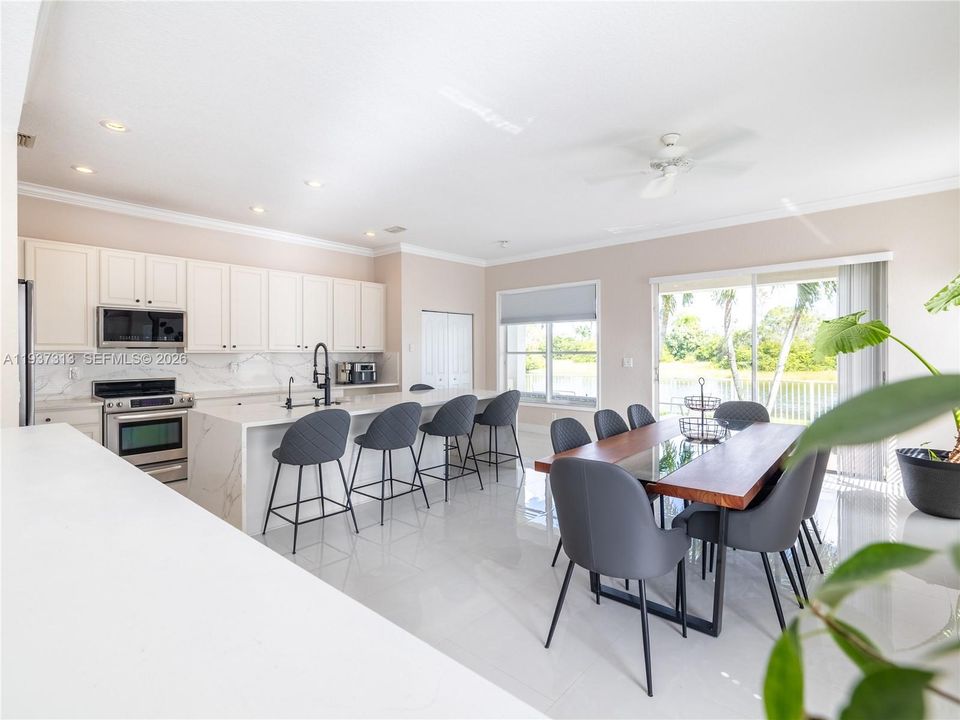 待售: $899,000 (4 贝兹, 2 浴室, 2381 平方英尺)