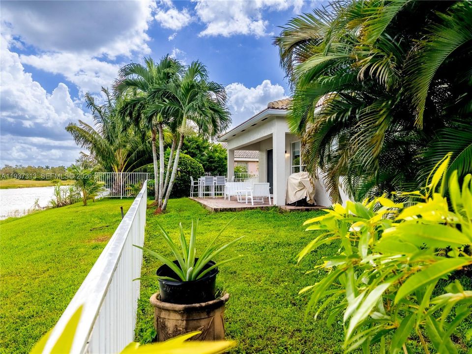 待售: $899,000 (4 贝兹, 2 浴室, 2381 平方英尺)