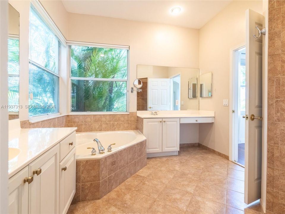 待售: $899,000 (4 贝兹, 2 浴室, 2381 平方英尺)