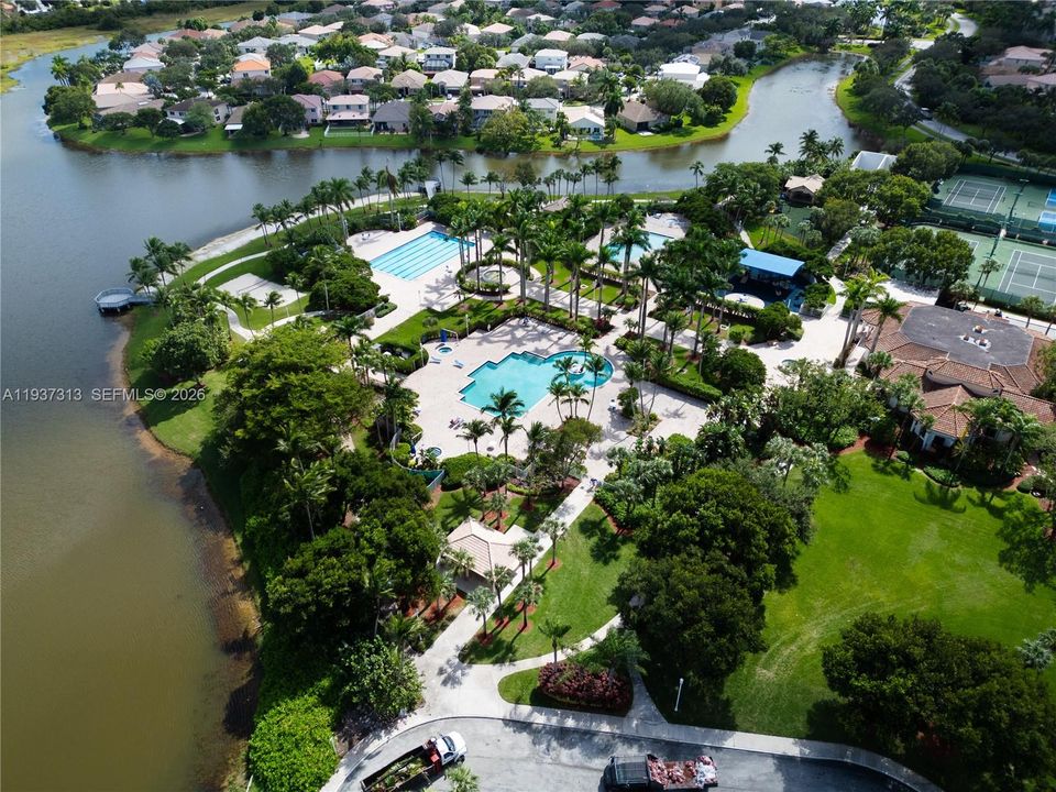 待售: $899,000 (4 贝兹, 2 浴室, 2381 平方英尺)