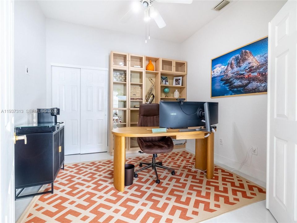 待售: $899,000 (4 贝兹, 2 浴室, 2381 平方英尺)