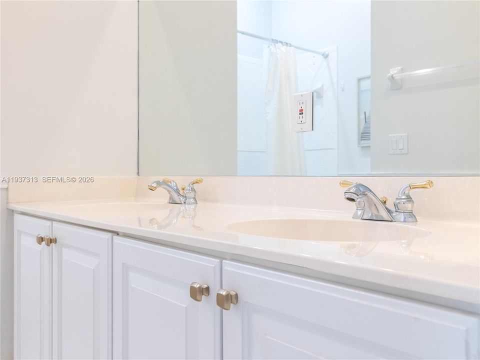 待售: $899,000 (4 贝兹, 2 浴室, 2381 平方英尺)