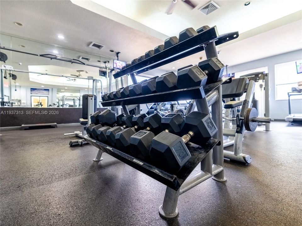 En Venta: $899,000 (4 camas, 2 baños, 2381 Pies cuadrados)