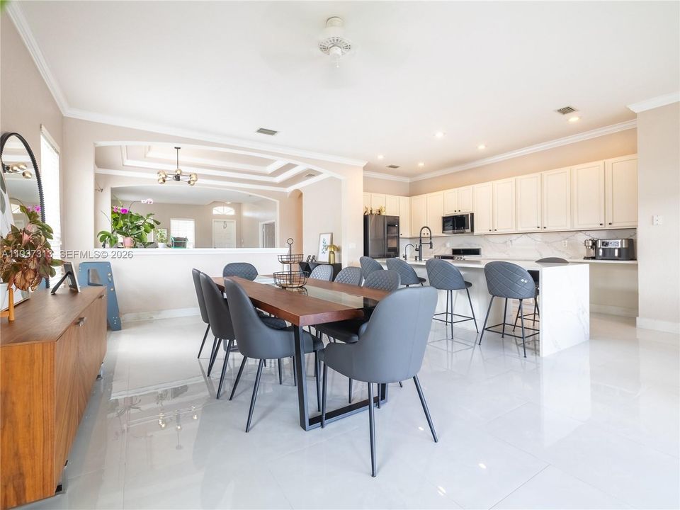 待售: $899,000 (4 贝兹, 2 浴室, 2381 平方英尺)