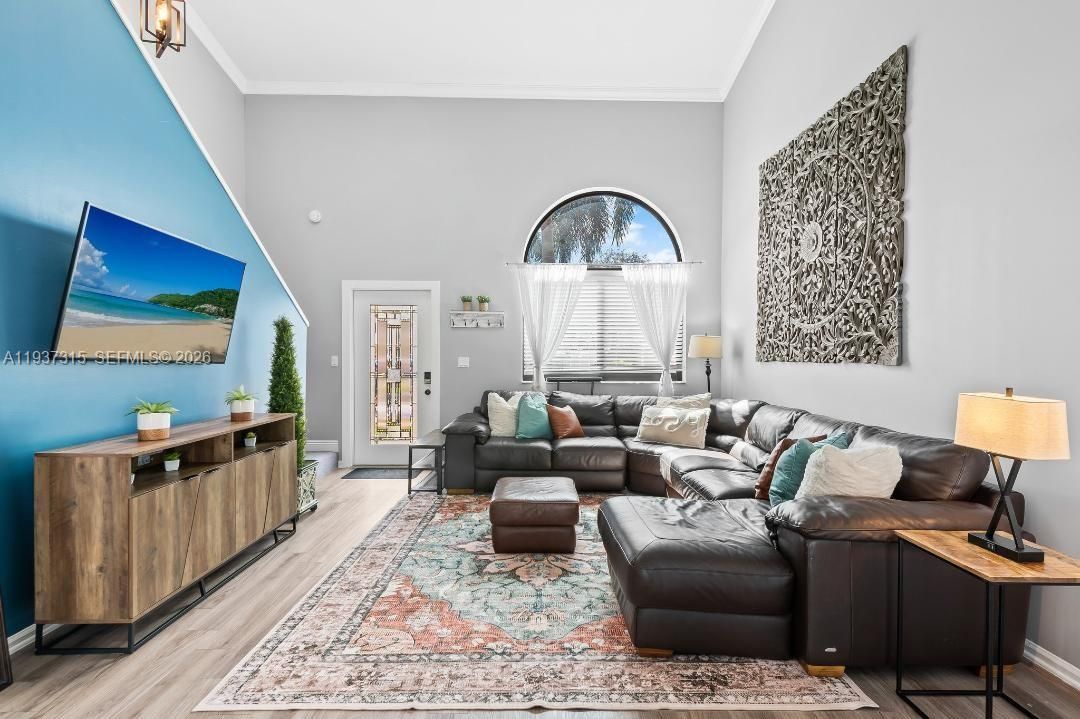 В аренду: $7,000 (4 спален, 2 ванн, 2076 Квадратных фут)