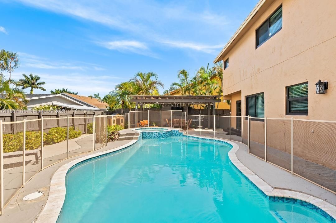 В аренду: $7,000 (4 спален, 2 ванн, 2076 Квадратных фут)