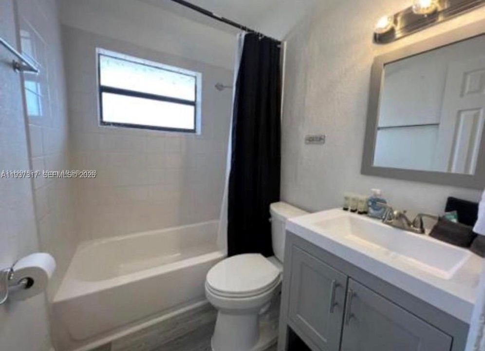 出租: $1,995 (3 贝兹, 1 浴室, 3036 平方英尺)