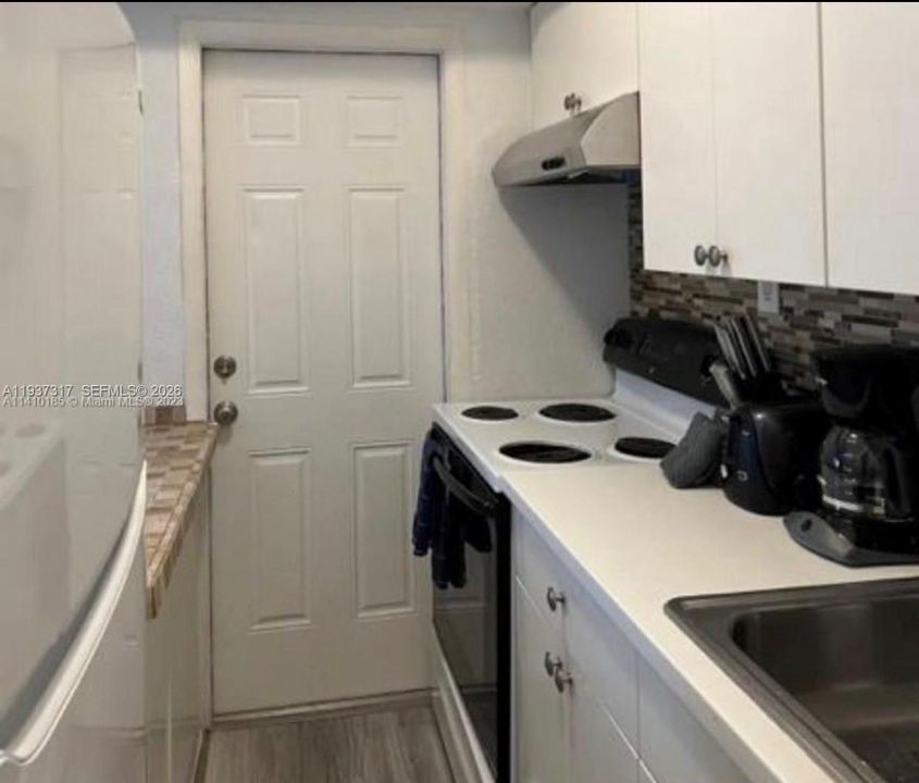 出租: $1,995 (3 贝兹, 1 浴室, 3036 平方英尺)