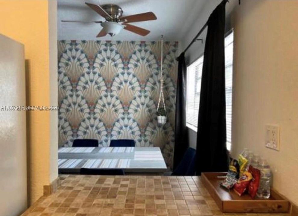 出租: $1,995 (3 贝兹, 1 浴室, 3036 平方英尺)