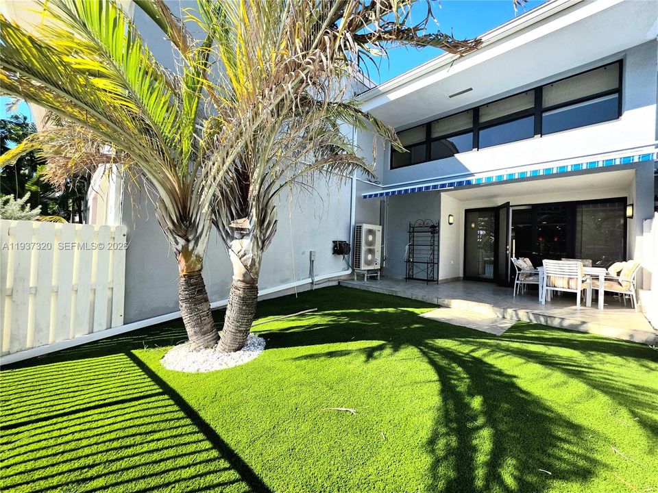 For Sale: $1,500,000 (4 beds, 3 baths, 2425 Square Feet)