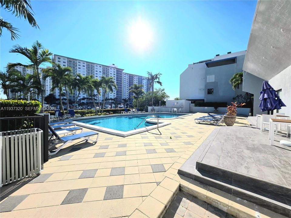 For Sale: $1,500,000 (4 beds, 3 baths, 2425 Square Feet)