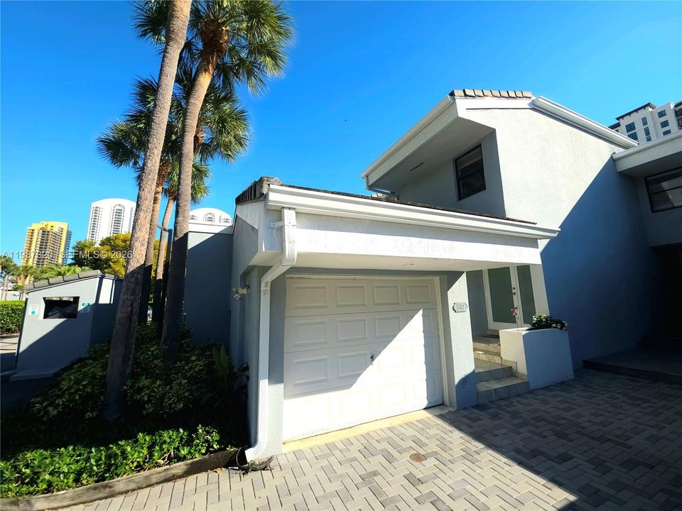 For Sale: $1,500,000 (4 beds, 3 baths, 2425 Square Feet)