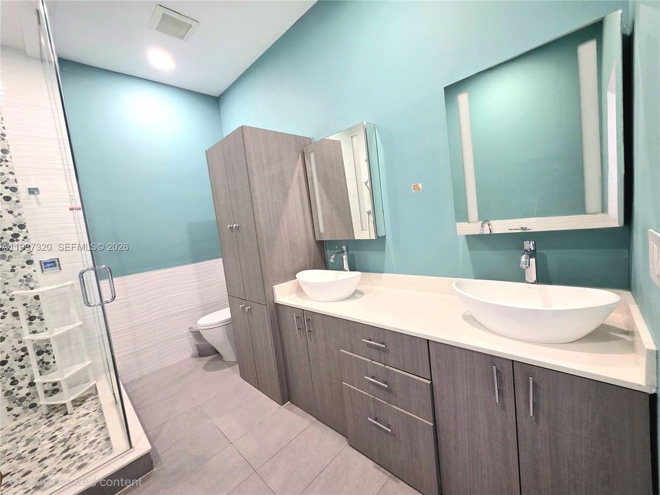 For Sale: $1,500,000 (4 beds, 3 baths, 2425 Square Feet)