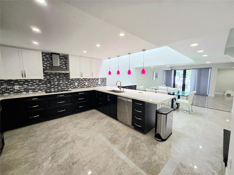 For Sale: $1,500,000 (4 beds, 3 baths, 2425 Square Feet)