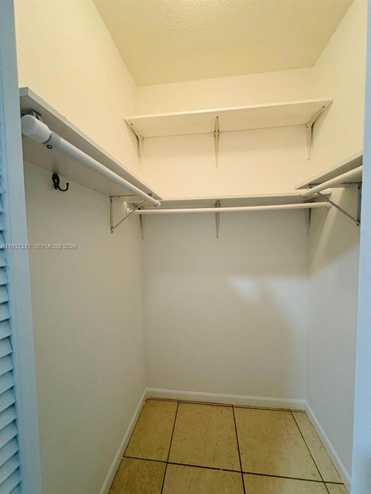 出租: $2,100 (2 贝兹, 1 浴室, 2690 平方英尺)