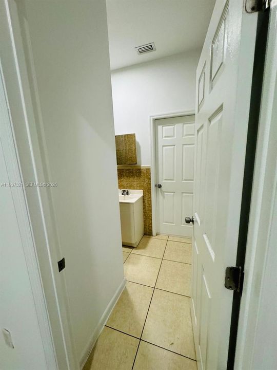 出租: $2,100 (2 贝兹, 1 浴室, 2690 平方英尺)