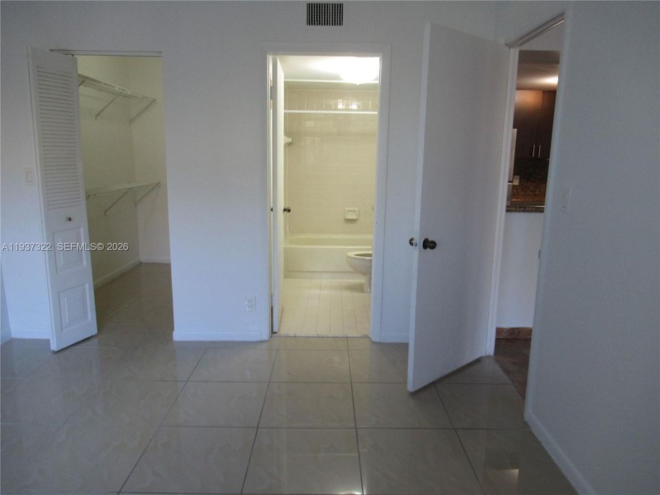 For Rent: $2,200 (2 beds, 2 baths, 992 Square Feet)