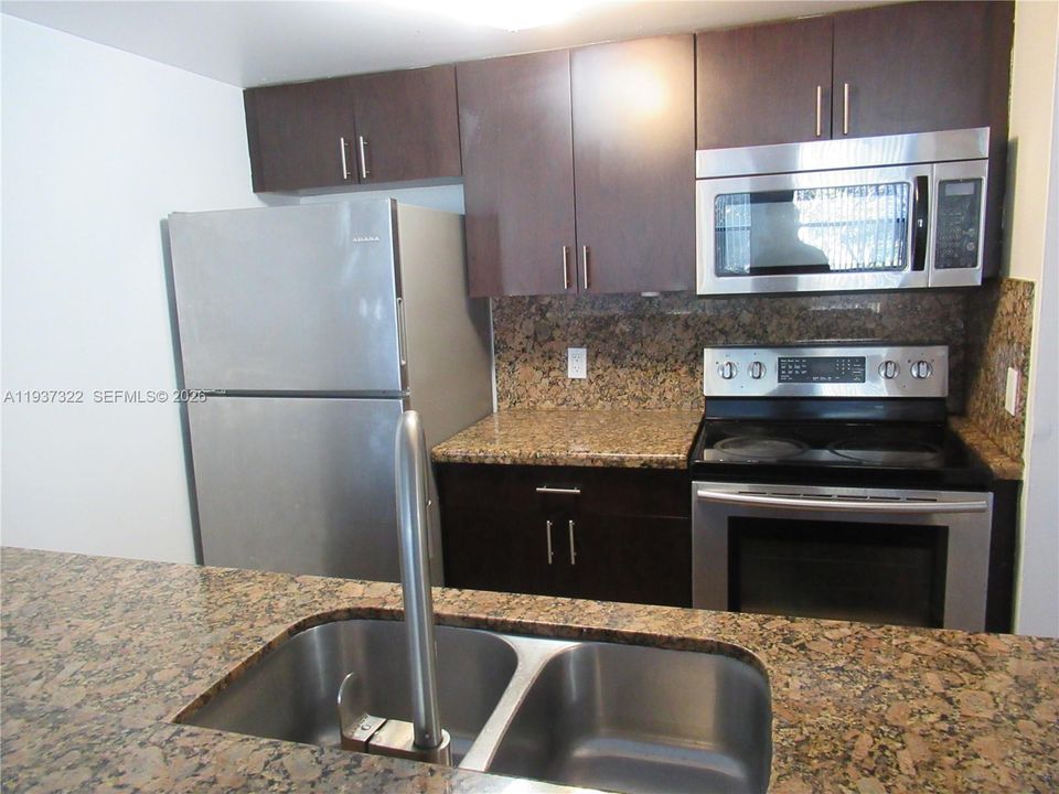 For Rent: $2,200 (2 beds, 2 baths, 992 Square Feet)