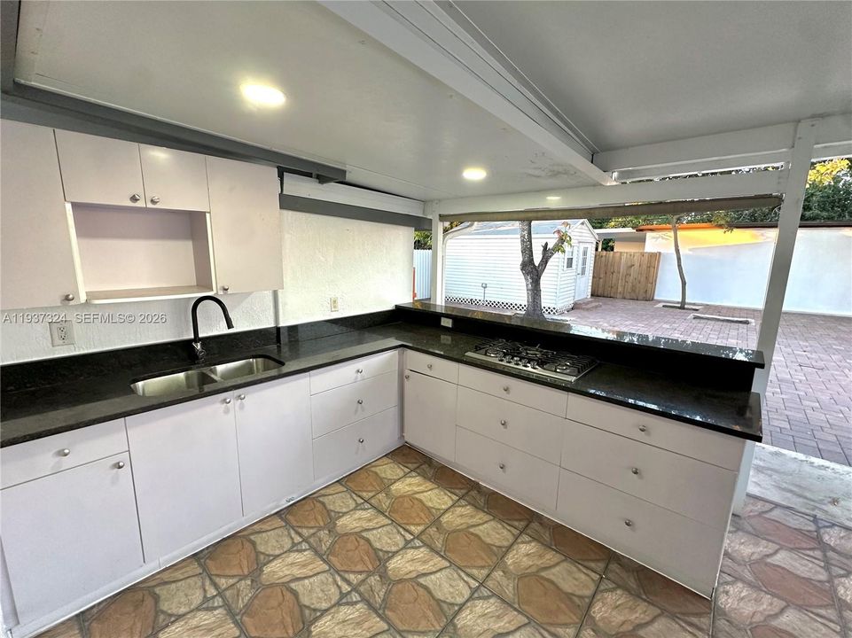 Outdoor kitchen to entertain family and guests all year round!