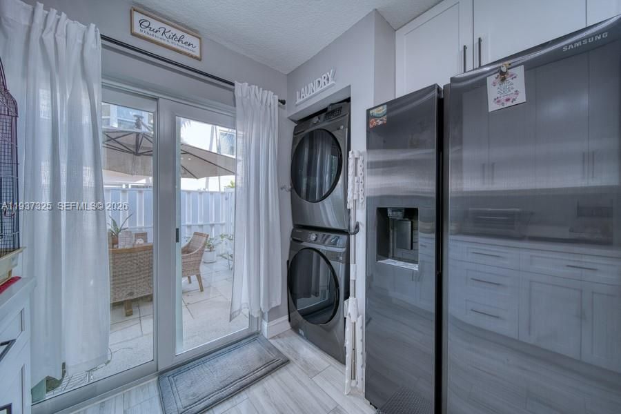 For Sale: $305,000 (2 beds, 2 baths, 815 Square Feet)