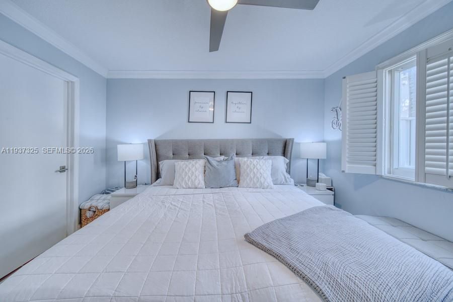 For Sale: $305,000 (2 beds, 2 baths, 815 Square Feet)