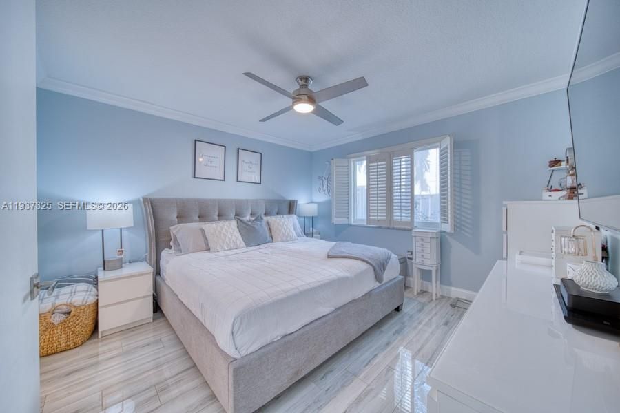 For Sale: $305,000 (2 beds, 2 baths, 815 Square Feet)