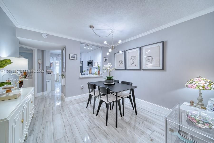 For Sale: $305,000 (2 beds, 2 baths, 815 Square Feet)