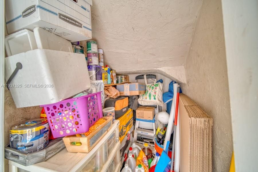 For Sale: $305,000 (2 beds, 2 baths, 815 Square Feet)