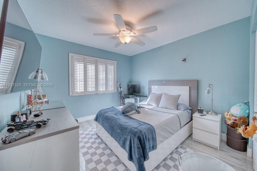 For Sale: $305,000 (2 beds, 2 baths, 815 Square Feet)