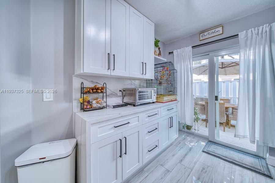 For Sale: $305,000 (2 beds, 2 baths, 815 Square Feet)