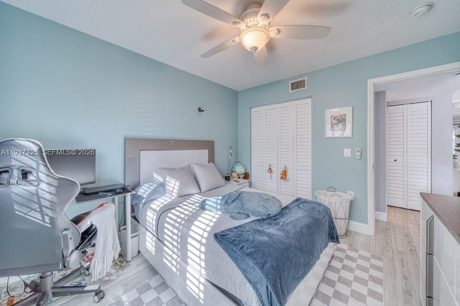 For Sale: $305,000 (2 beds, 2 baths, 815 Square Feet)