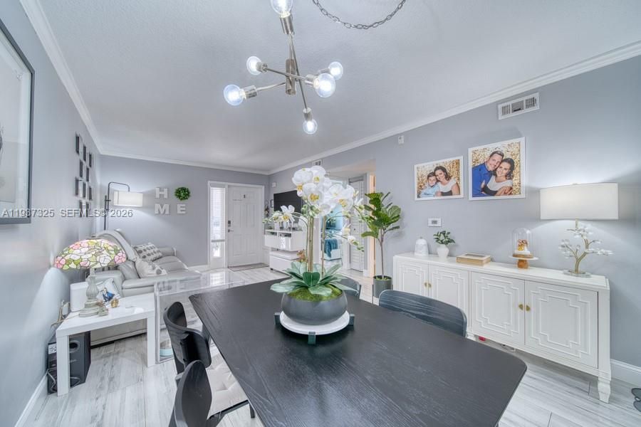 For Sale: $305,000 (2 beds, 2 baths, 815 Square Feet)