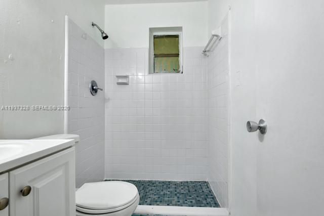 待售: $160,000 (2 贝兹, 2 浴室, 940 平方英尺)