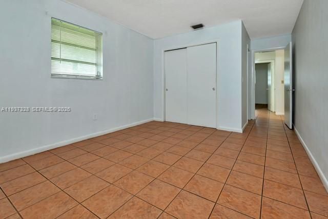 待售: $160,000 (2 贝兹, 2 浴室, 940 平方英尺)