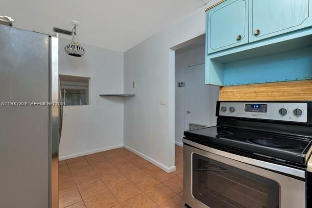 待售: $160,000 (2 贝兹, 2 浴室, 940 平方英尺)