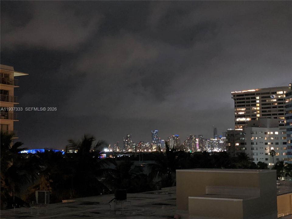 For Rent: $2,500 (1 beds, 1 baths, 877 Square Feet)