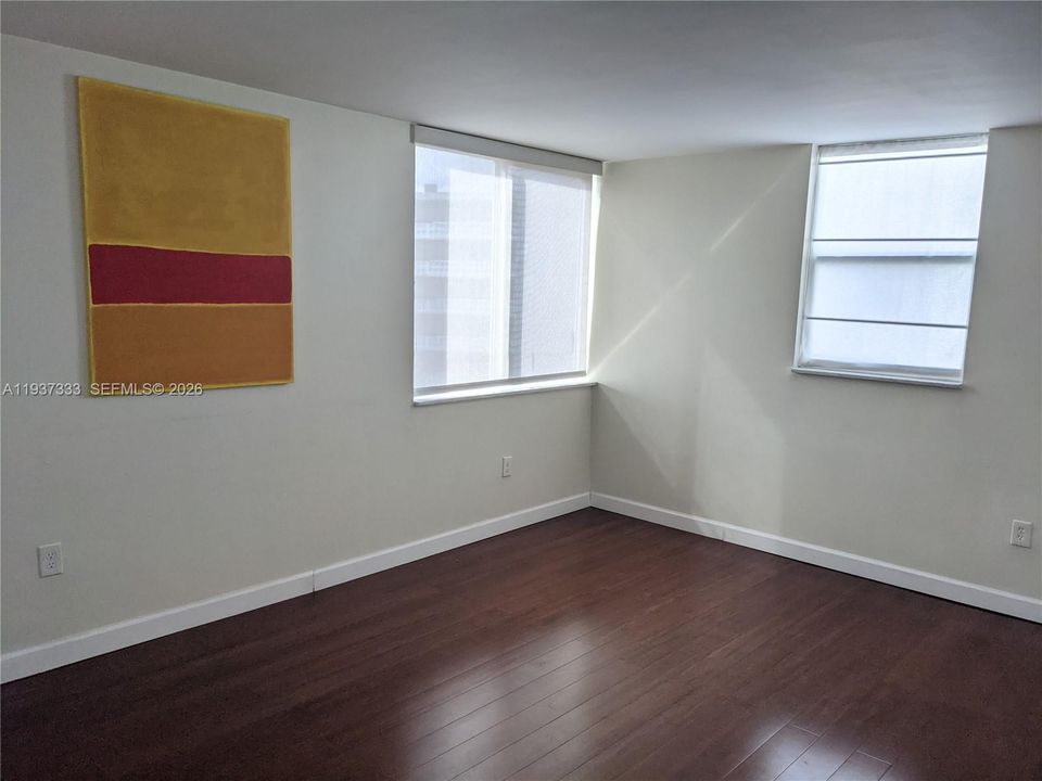 For Rent: $2,500 (1 beds, 1 baths, 877 Square Feet)