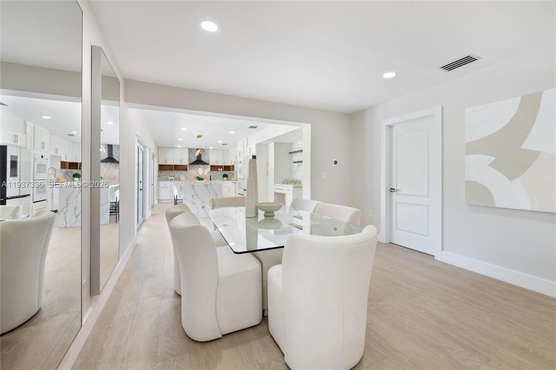 En Venta: $2,499,000 (5 camas, 4 baños, 2961 Pies cuadrados)