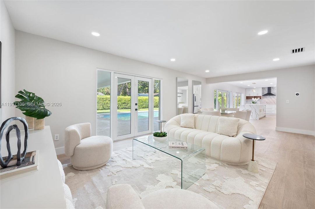 En Venta: $2,499,000 (5 camas, 4 baños, 2961 Pies cuadrados)