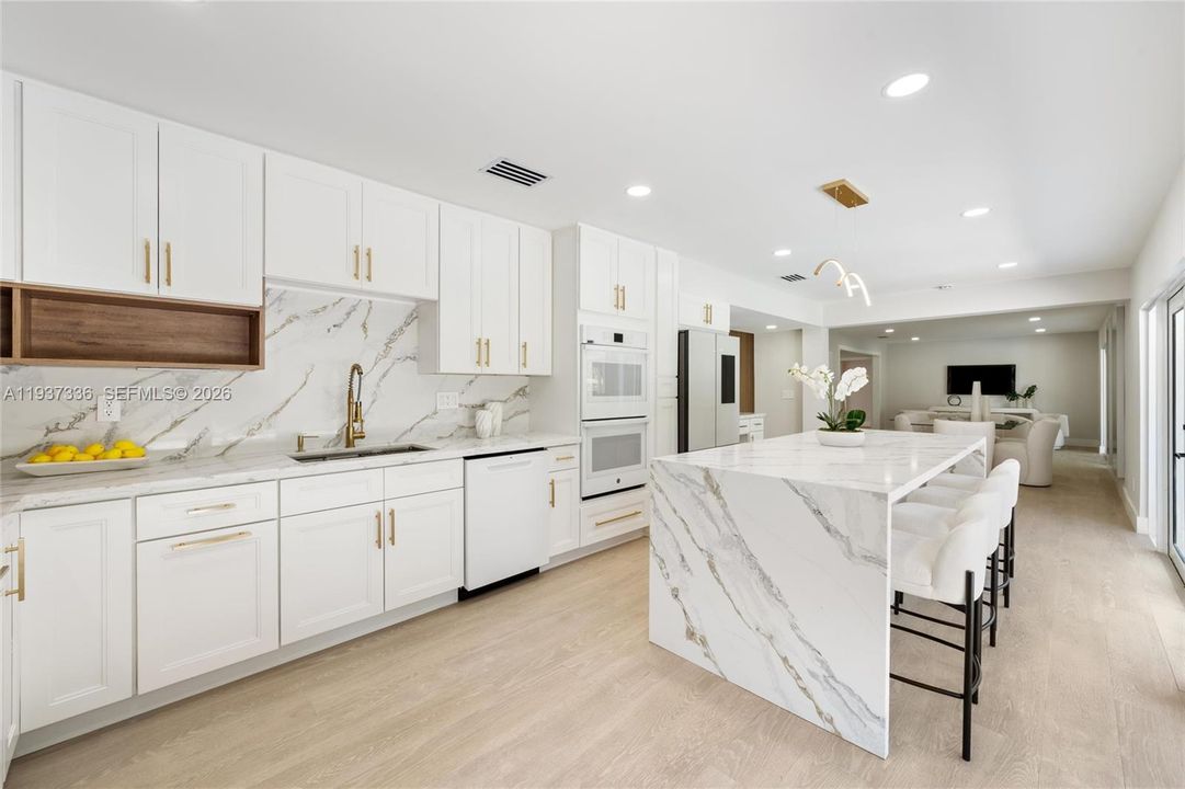 En Venta: $2,499,000 (5 camas, 4 baños, 2961 Pies cuadrados)