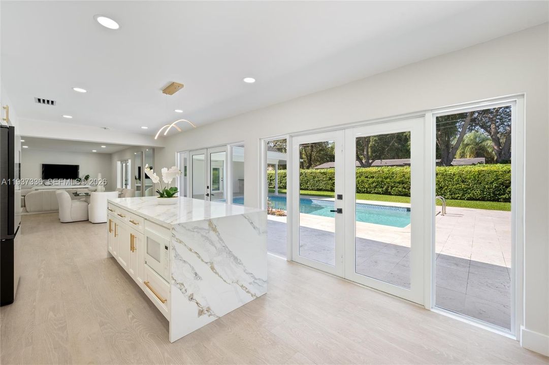 En Venta: $2,499,000 (5 camas, 4 baños, 2961 Pies cuadrados)