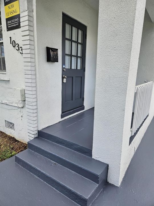 For Rent: $1,995 (2 beds, 1 baths, 702 Square Feet)