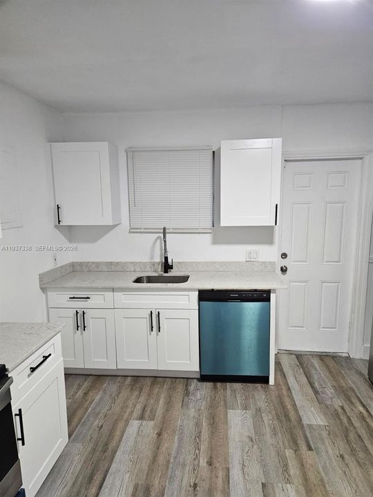 For Rent: $1,995 (2 beds, 1 baths, 702 Square Feet)