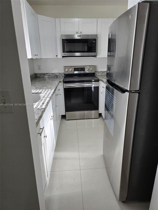 For Rent: $2,700 (3 beds, 2 baths, 1063 Square Feet)